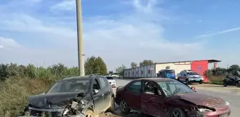 Ödemiş'te Araç Çarpışması: 2 Yaralı