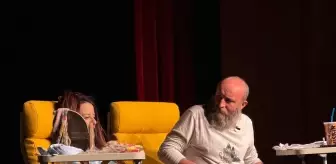 Karabük'te 'Parça Tesirli Pazarlar' Tiyatrosu Büyük İlgi Gördü