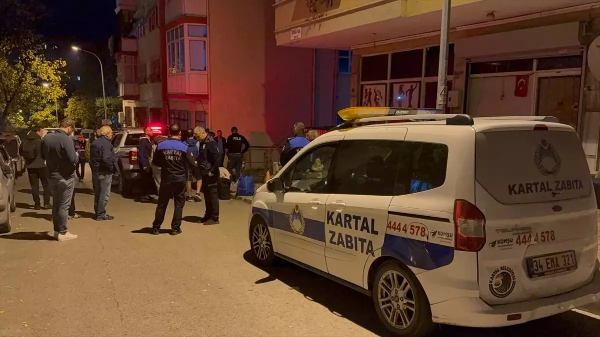 Kartal'da Çatlak Kolonlu Bina Tahliye Edildi
