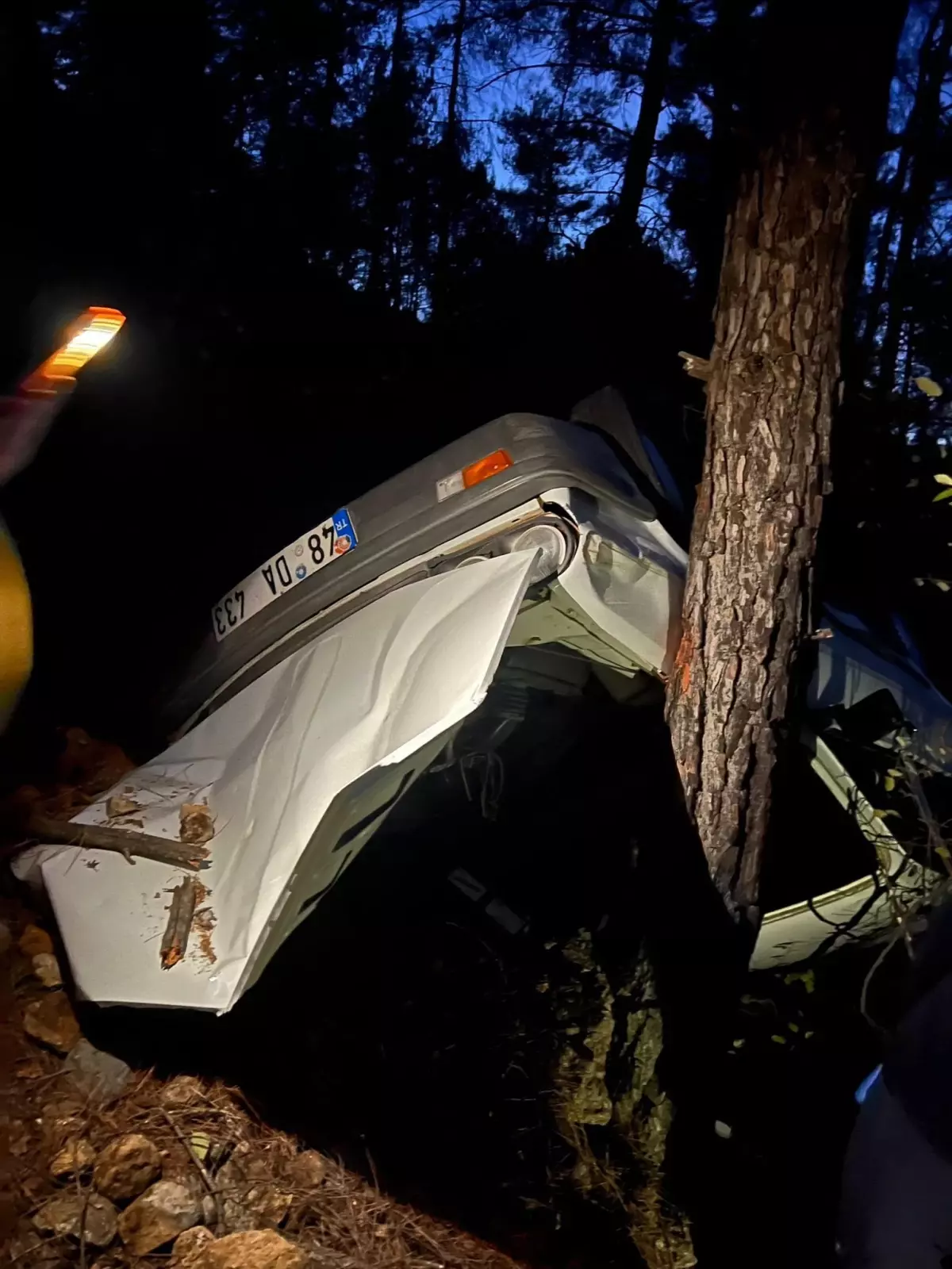 Muğla'da Uçuruma Yuvarlanan Otomobilde 2 Yaralı