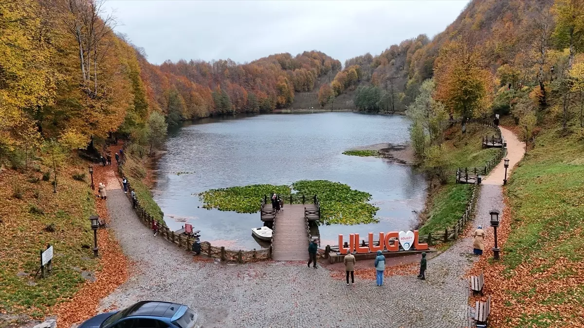 Ulugöl Tabiat Parkı Sonbahar Güzellikleriyle Ziyaretçilerini Ağırlıyor