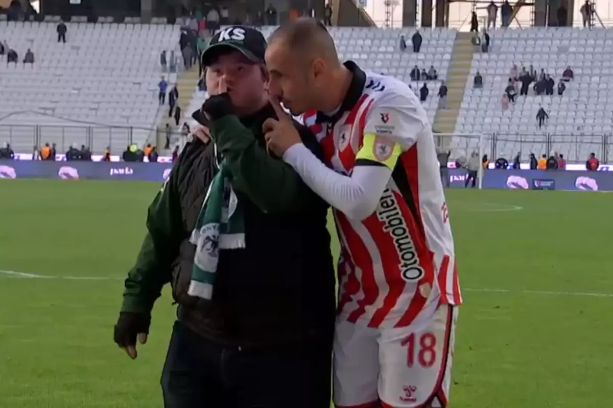 Samsunspor'un kaptanı Zeki Yavru'dan alkışlanacak hareket