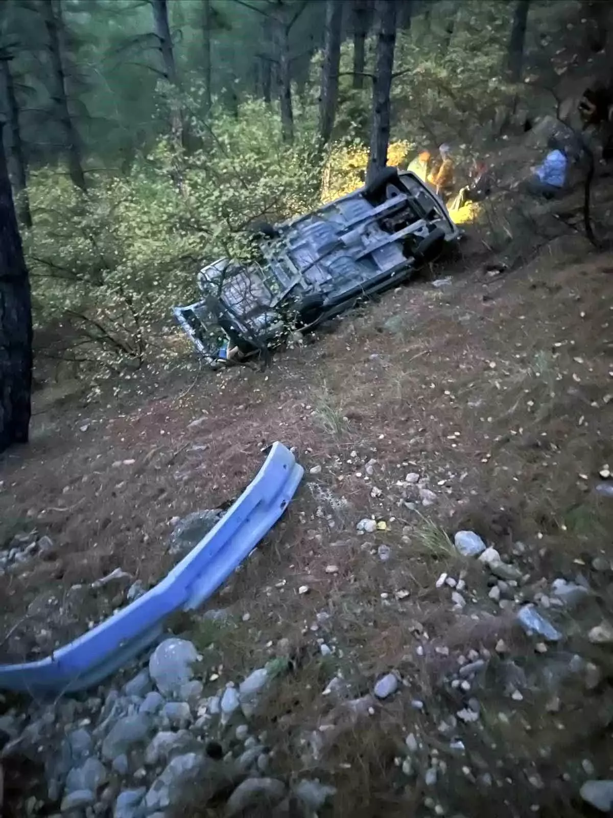 Muğla'da Tek Taraflı Trafik Kazası: Sıkışan Sürücü Köylüler Tarafından Kurtarıldı