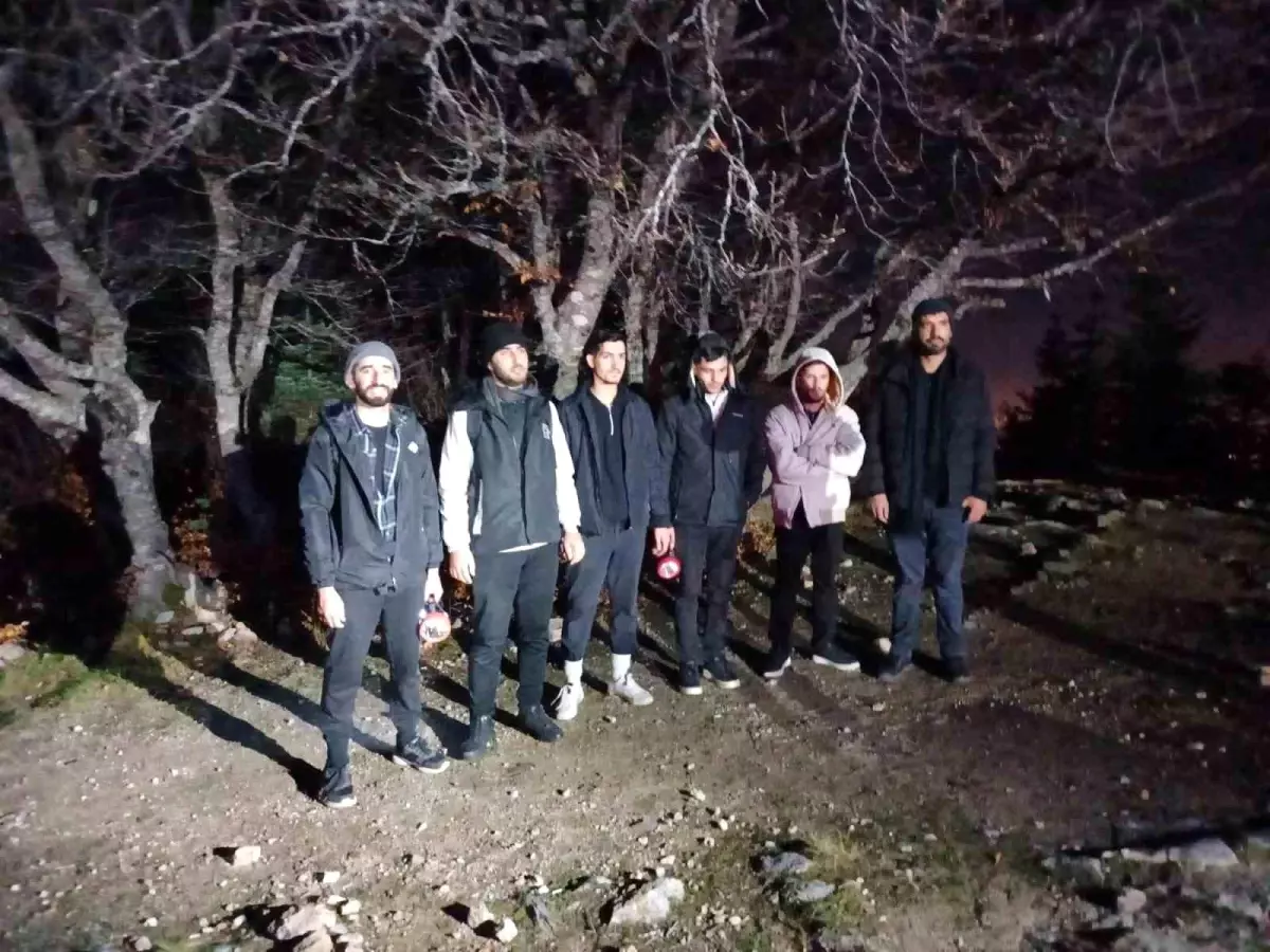 Uludağ Milli Parkı'nda İzinsiz Yürüyüş Yapan 6 Genç Kurtarıldı, Cezalandırıldı