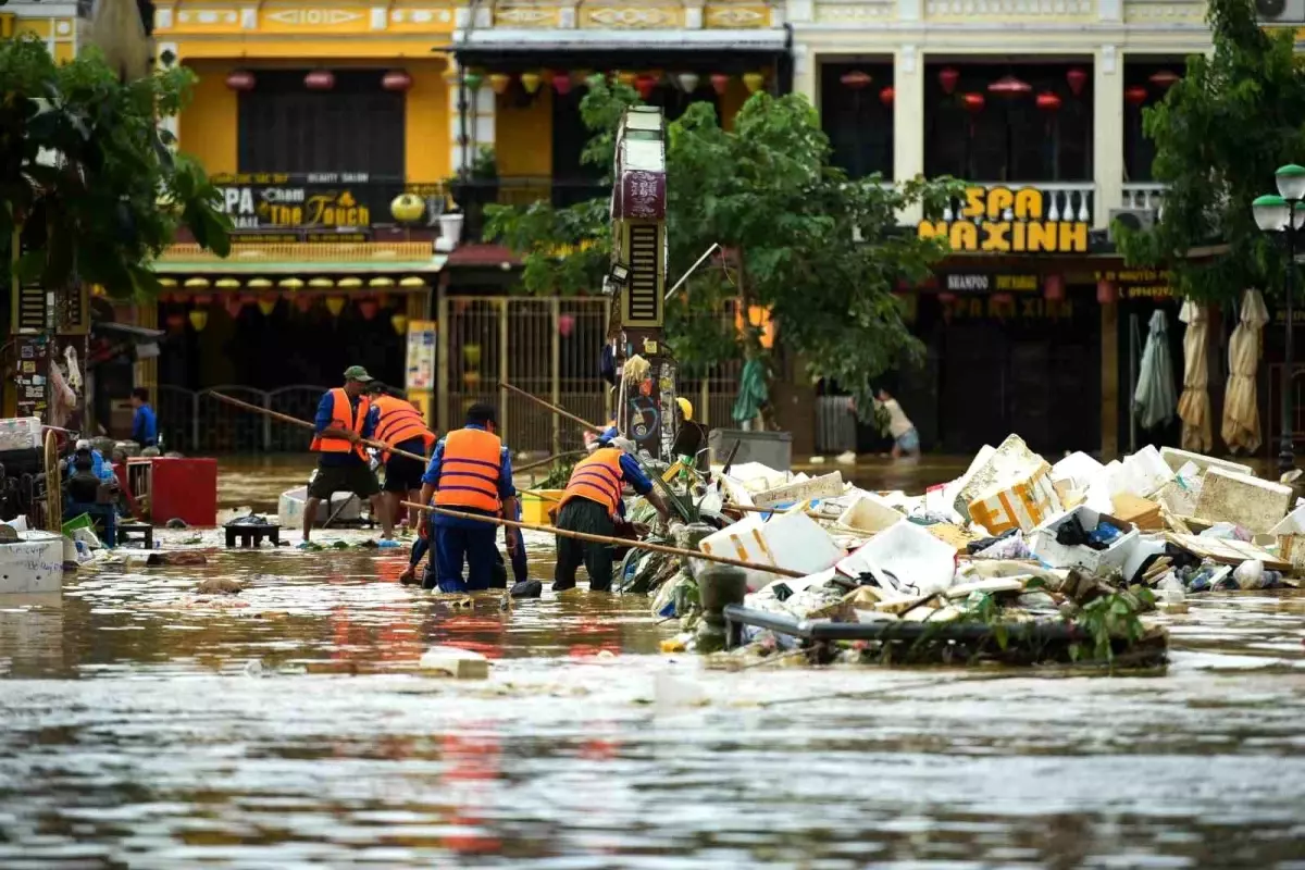 Vietnam'da Sel Felaketi: Ölü Sayısı 35'e Yükseldi