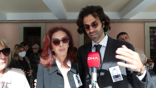 A great disrespect at the funeral of Yeşilçam's leading man Engin Çağlar! They competed to take photos