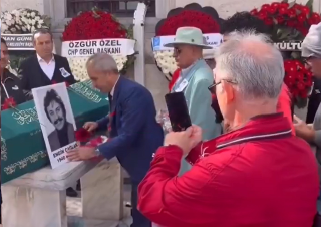 A great disrespect at the funeral of Yeşilçam's leading man Engin Çağlar! They competed to take photos