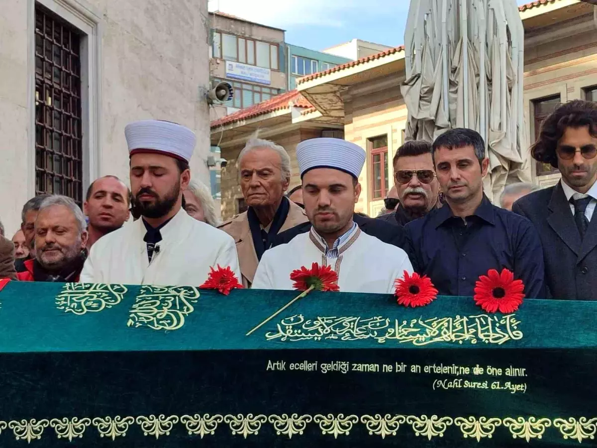 Yeşilçam'ın usta ismi Engin Çağlar son yolculuğuna uğurlandı