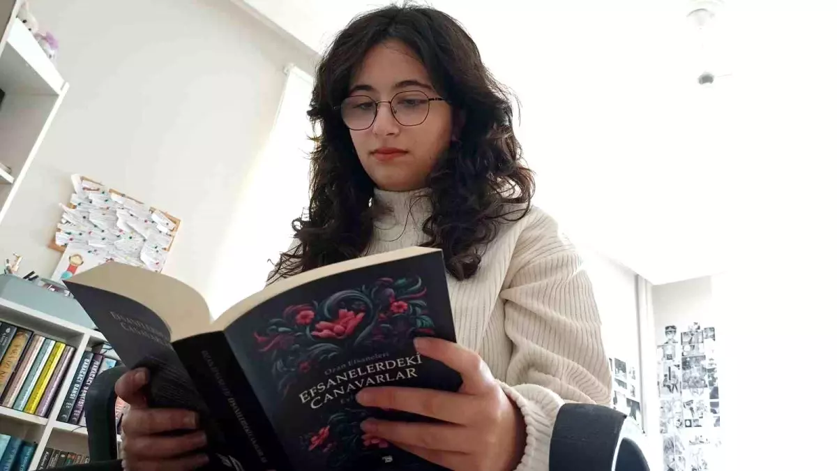 11 Yaşında Yazmaya Başlayan Genç Yazar Eylül Yıldız'ın Roman Yolculuğu