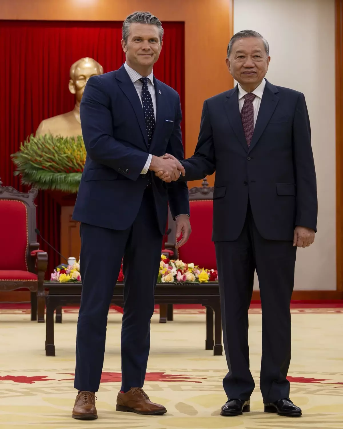 ABD Savunma Bakanı Vietnam Ziyaretini Tamamladı