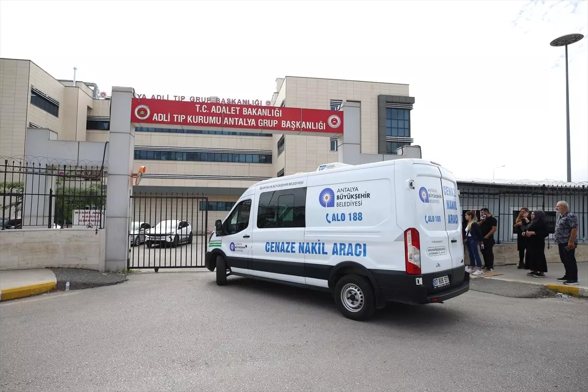 Antalya'da Skuterle Giderken Bıçaklanan Kişi Hayatını Kaybetti