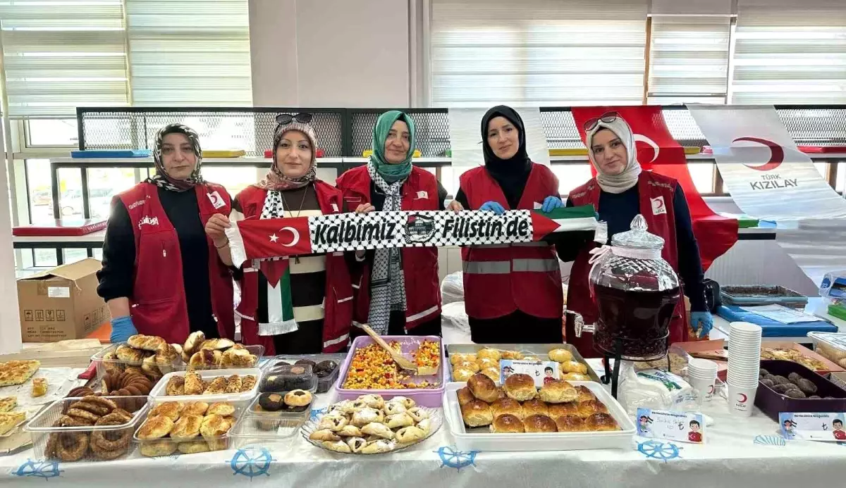 Atatürk Üniversitesi'nde Filistin'e Destek Hayır Çarşısı Düzenlendi