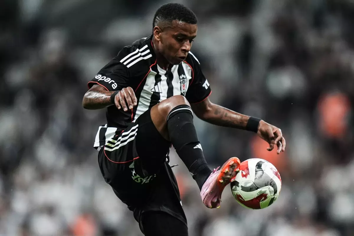 Beşiktaş'ın eski oyuncusu Kenny Arroyo, derbi sonrası Siyah-beyazlı taraftarı çıldırttı