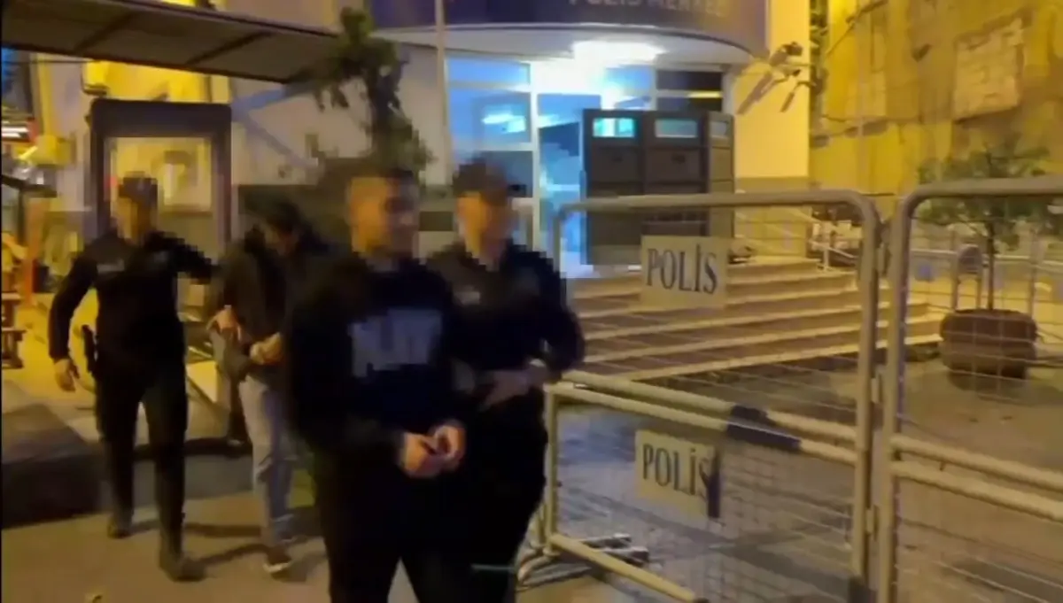 Beyoğlu'nda Kız İsteme Töreninde Havai Fişek Yangına Neden Oldu