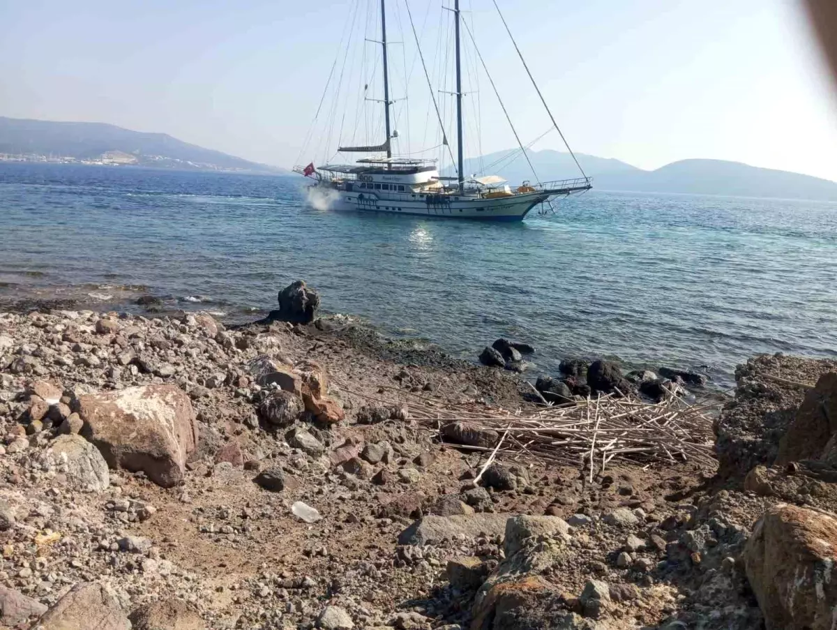 Bodrum'da 41 Metre Boyundaki Yelkenli Tekne Karaya Oturdu