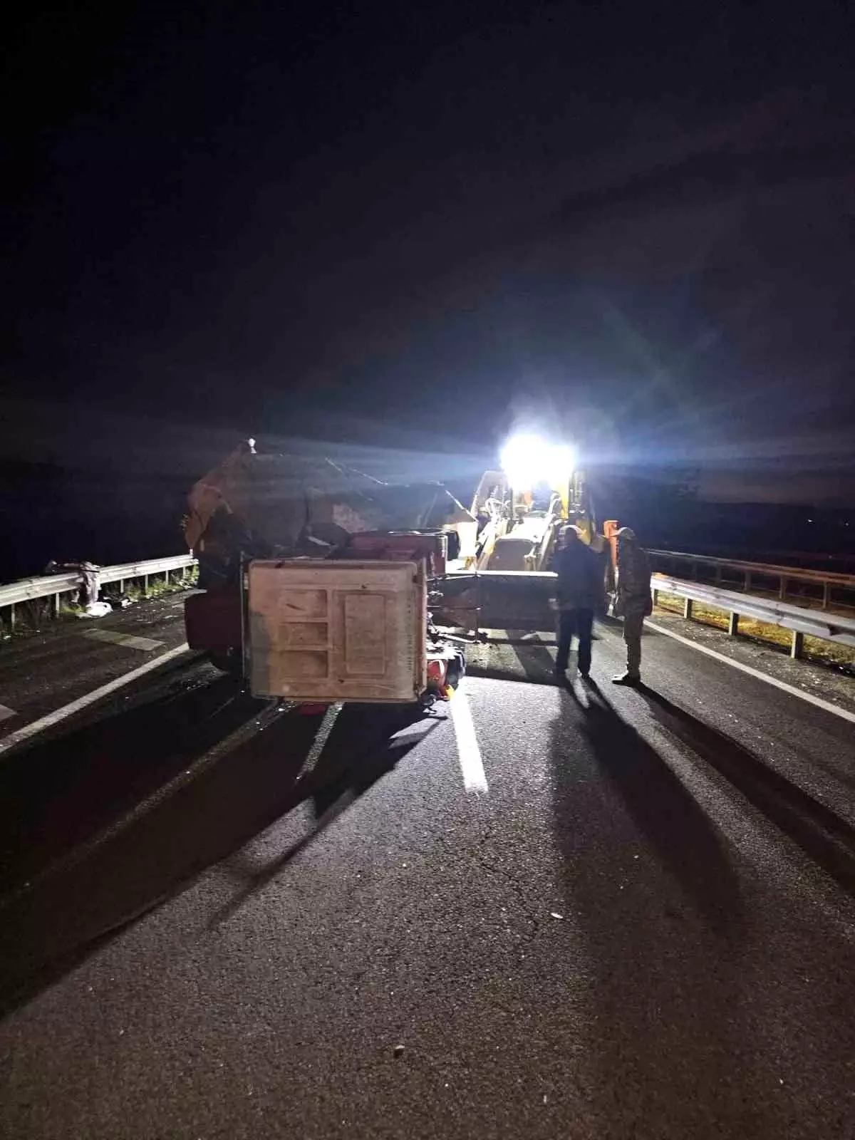 Bolu&apos;da Traktör ile Hafif Ticari Araç Çarpıştı: 5 Yaralı