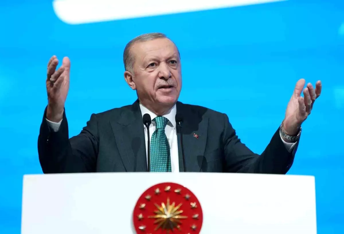 Cumhurbaşkanı Erdoğan, 'İslam alemi Sudan'da akan kanı durdurmalı. Sudan'ın toprak bütünlüğünü korumalıyız. Sudan'ın yanında olmalıyız' dedi.