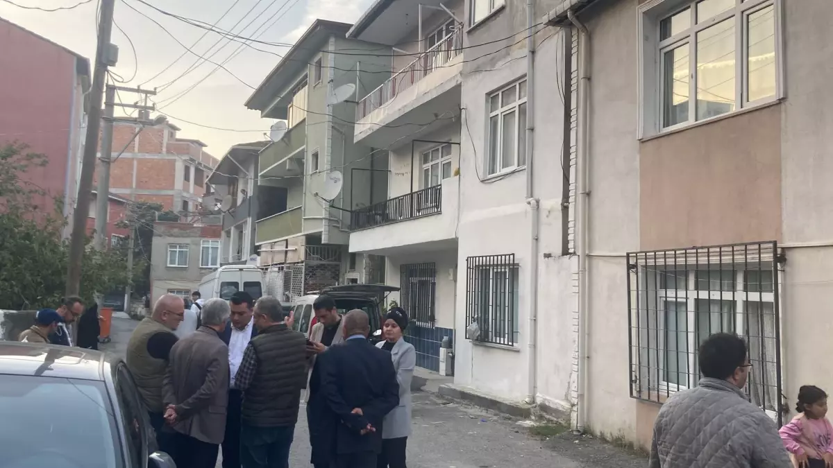 Kocaeli'nin Darıca ilçesinde iki binada çatlaklar nedeniyle tahliyeler