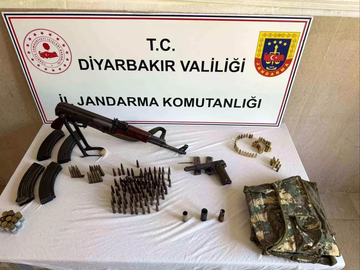 Diyarbakır'da Jandarma Operasyonunda Kaçak Silah ve Mühimmat Ele Geçirildi