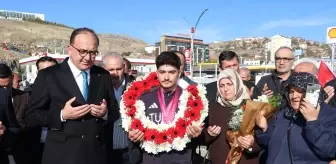Altın Madalya Kazanan Muhammed Furkan Özbek Yozgat'ta Coşkuyla Karşılandı