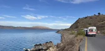 Hazar Gölü'ne Devrilen Araçta Sürücü Yaralandı