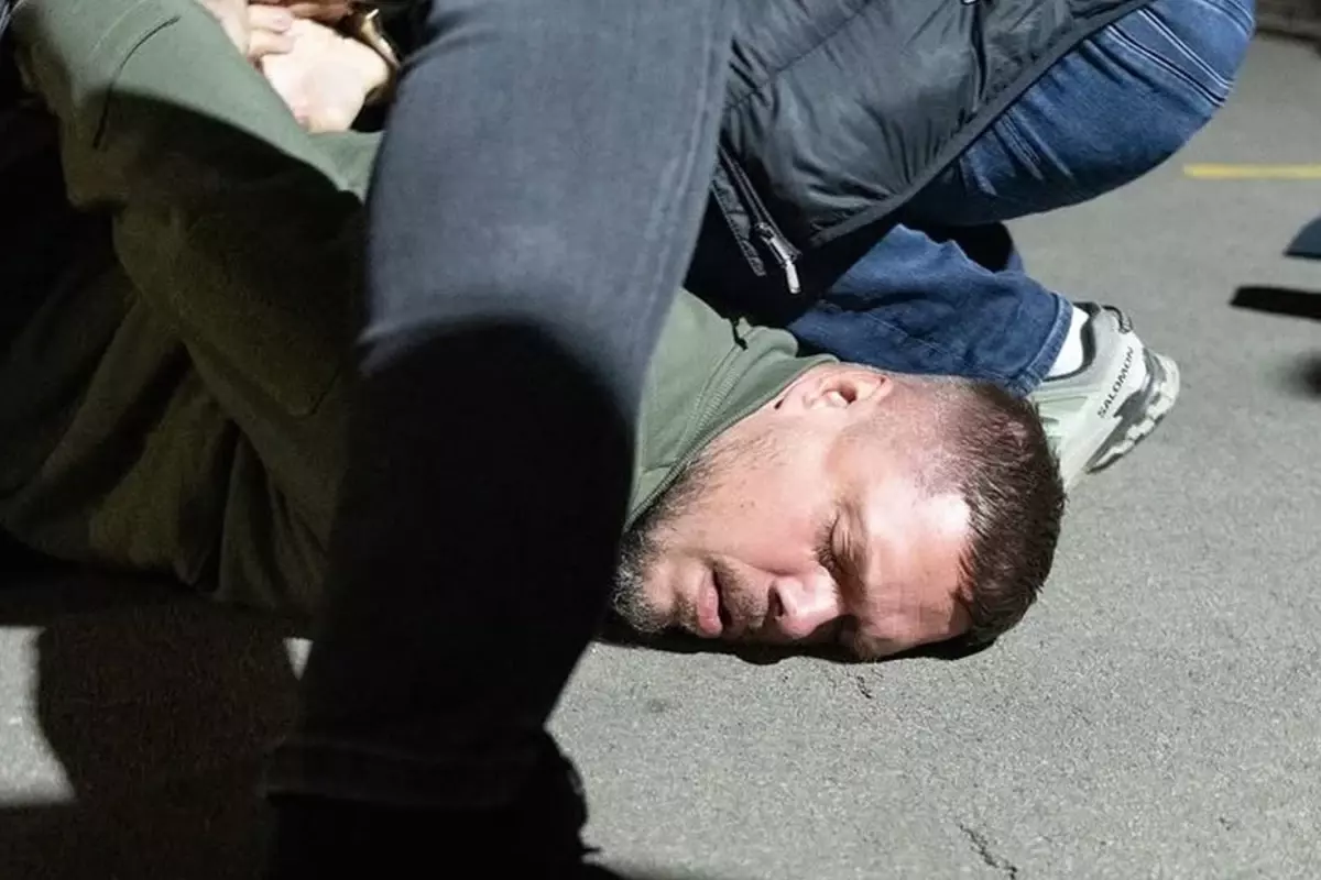 Ters kelepçe taktılar! Fenerbahçe ve Beşiktaş'ın eski yıldızı tutuklandı