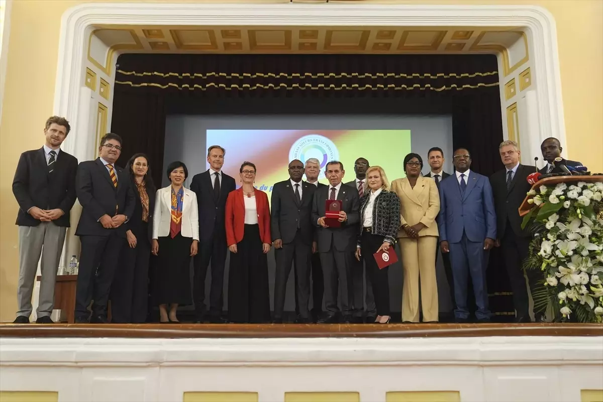 Dursun Özbek, 2025 Yılının Frankofon Kişiliği Ödülü'nü Aldı