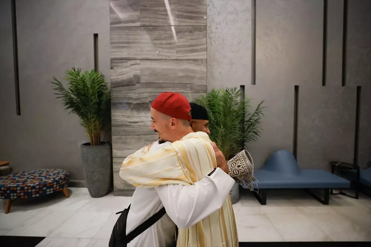 Müslümanlar Hicret Rotasında Manevi Bir Yolculuğa Çıkıyor