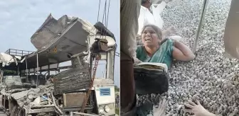 Otobüs ve çakıl yüklü kamyon çarpıştı: 20 ölü! Bazı yolcular çakıla gömüldü