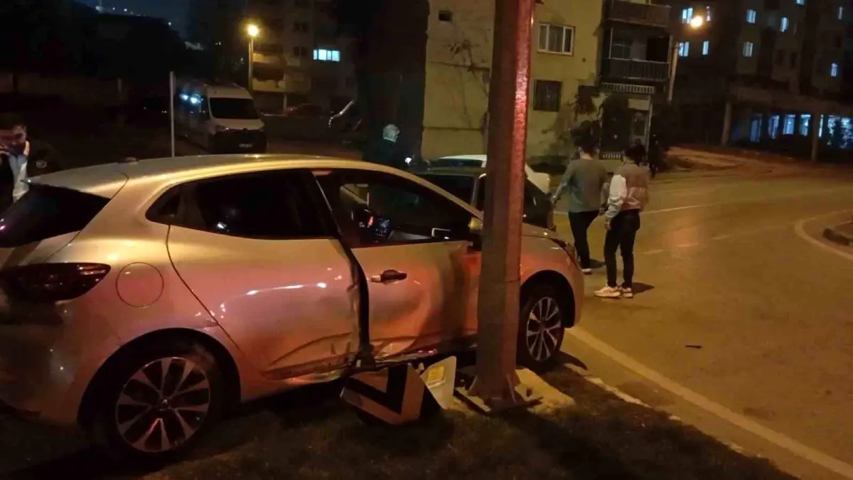 Bursa'da Trafik Kazası: Sola Dönüş Yapan Araç Kontrolden Çıktı