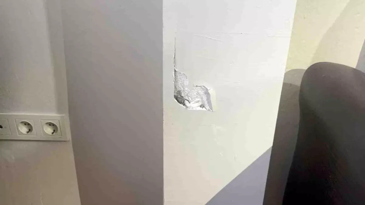 Kocaeli'de Kolonları Çatlayan Bina Boşaltıldı