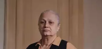 Nihal Menzil mütevazı apartman dairesinde huzurlu bir yaşam sürüyor