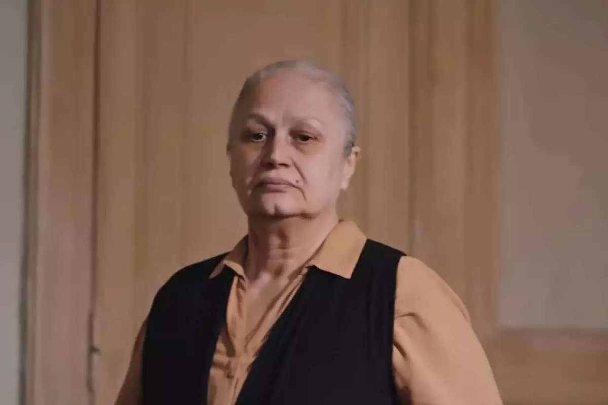 Nihal Menzil mütevazı apartman dairesinde huzurlu bir yaşam sürüyor