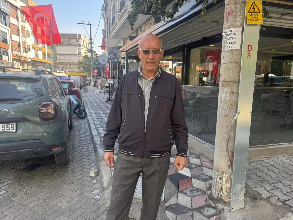 Turgutlu'da Öğrenci Servisinde Yangın: 12 Öğrenci Son Anda Kurtarıldı