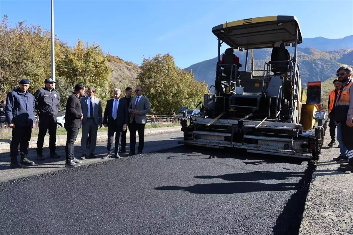 Artvin Valisi, Ardanuç-Ardahan Karayolundaki Asfaltlama Çalışmalarını İnceledi