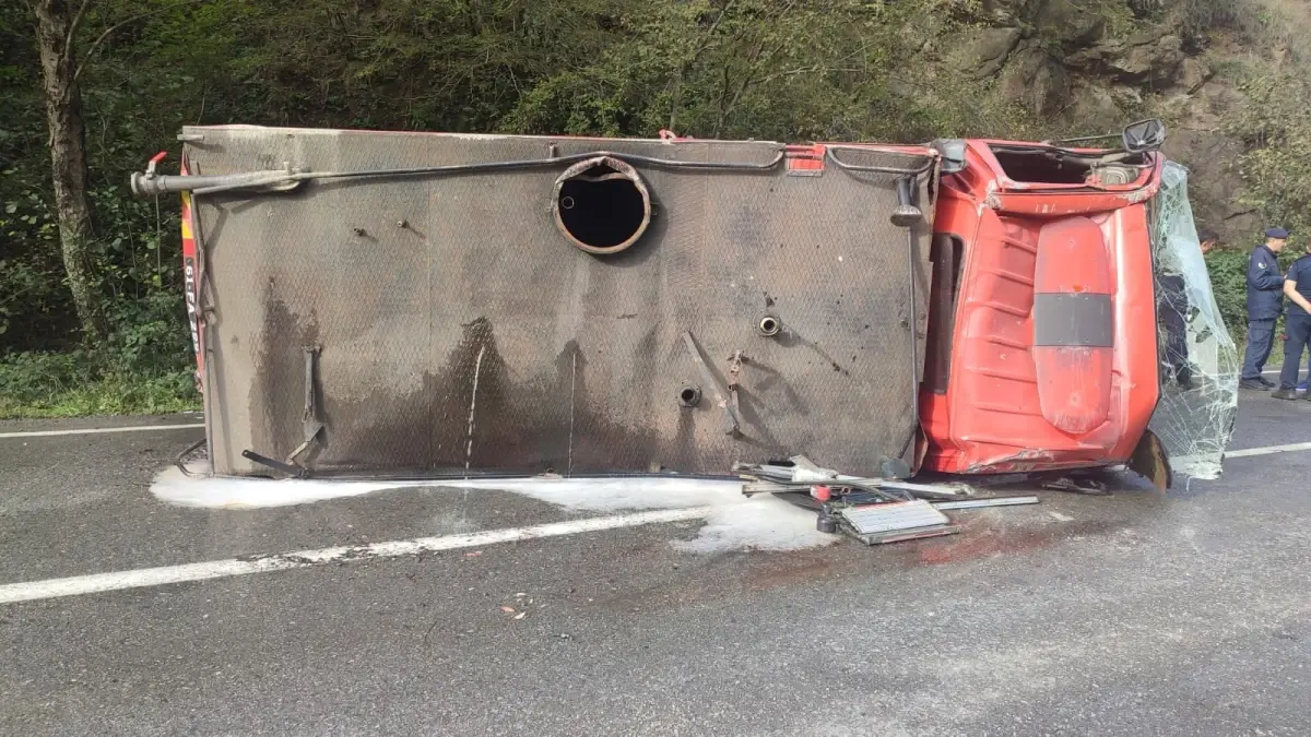 Trabzon'da İtfaiye Aracı Devrildi: 2 Yaralı