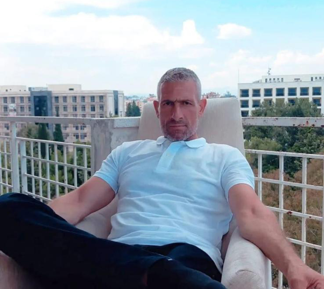 yolda yuruyen kisiyi bicaklayarak oldurdu 19213409 5794 m