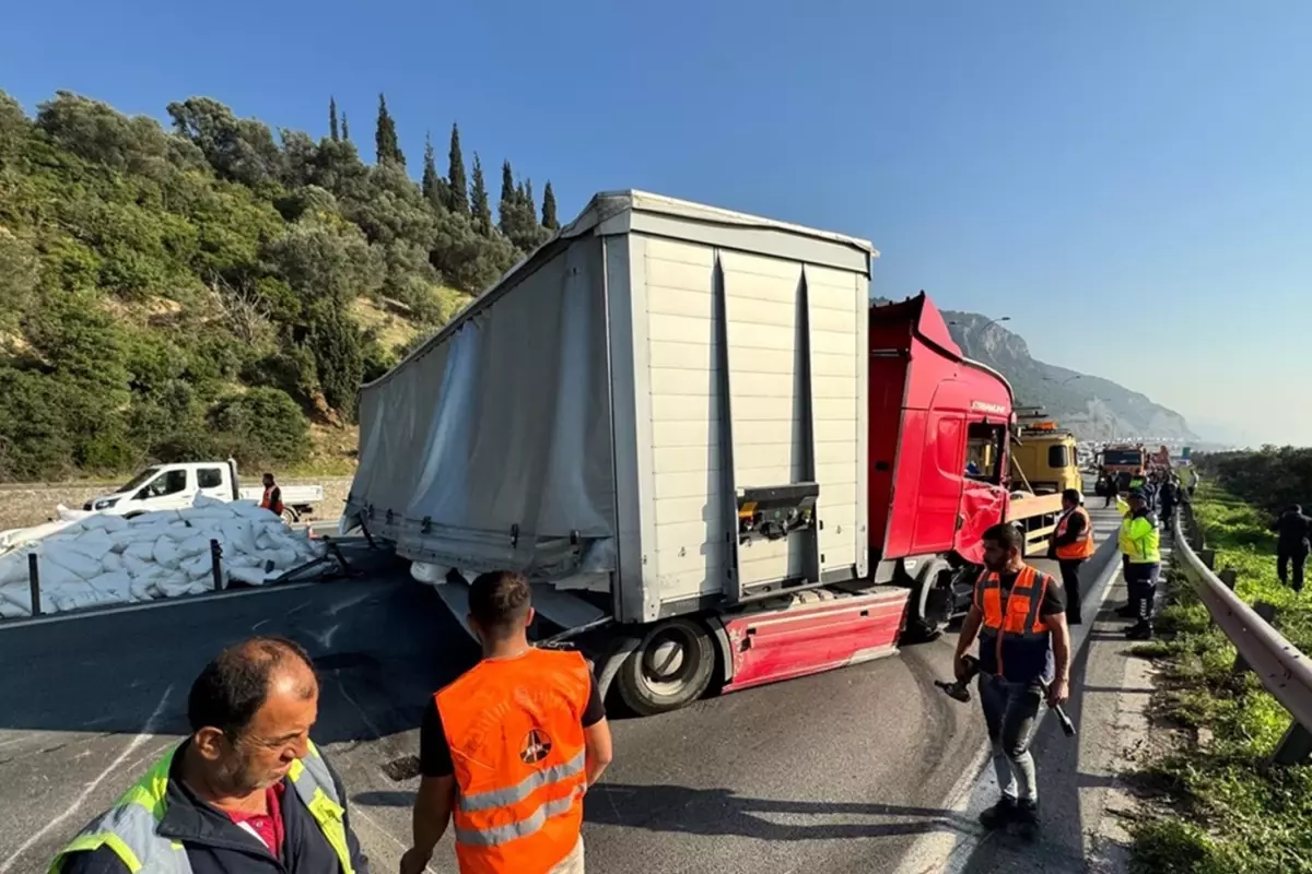 Anadolu Otoyolu'nda zincirleme kaza! Yol ulaşıma kapandı