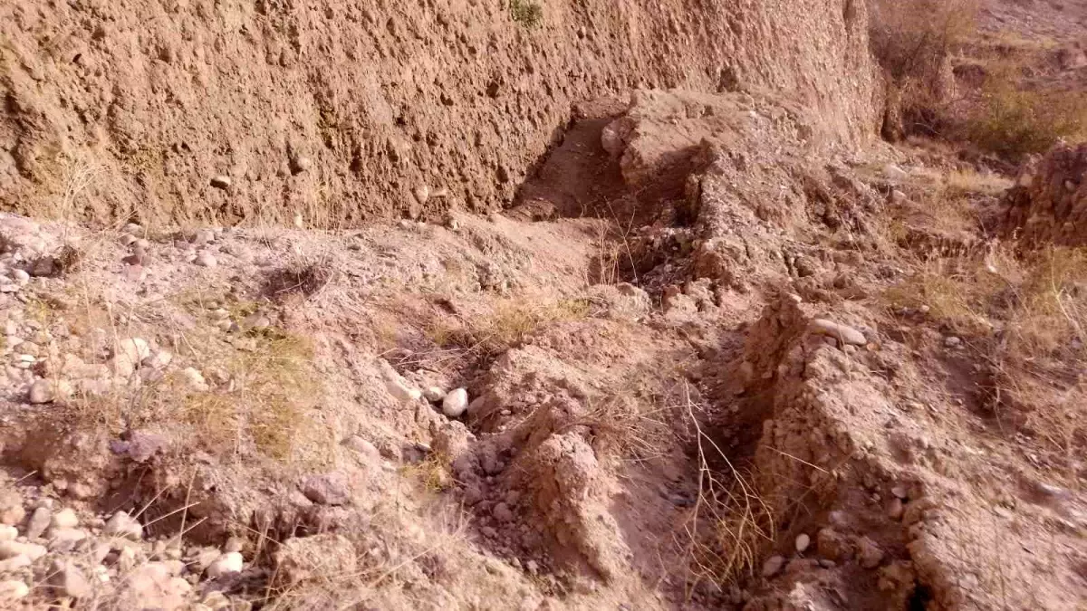 Beypazarı'nda Toprak Kayması Nedeniyle Yol Kapandı