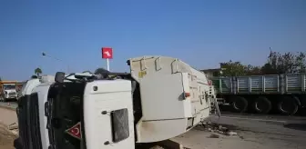 Hatay'da Tır ile Yol Temizleme Aracının Çarpışması Sonucu Devrildi