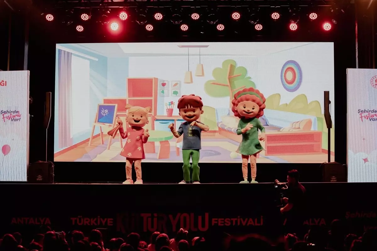 Antalya Kültür Yolu Festivali Sanatla Buluştu