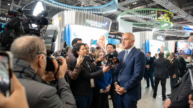 Bakan Ersoy: Turizm gelirinde yıl sonu hedefimiz 64 milyar dolara emin adımlarla ilerliyoruz