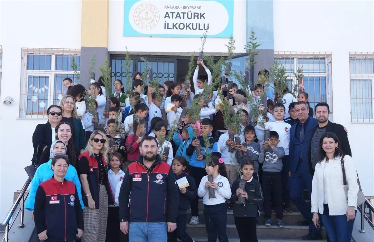 Beypazarı'nda Çocuklara Fidan Hediye Edildi