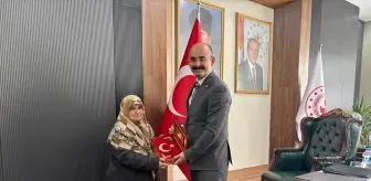 88 Yaşında Okuma Yazma Öğrenen Emine Genç'i Kaymakam Sungur Ziyaret Etti