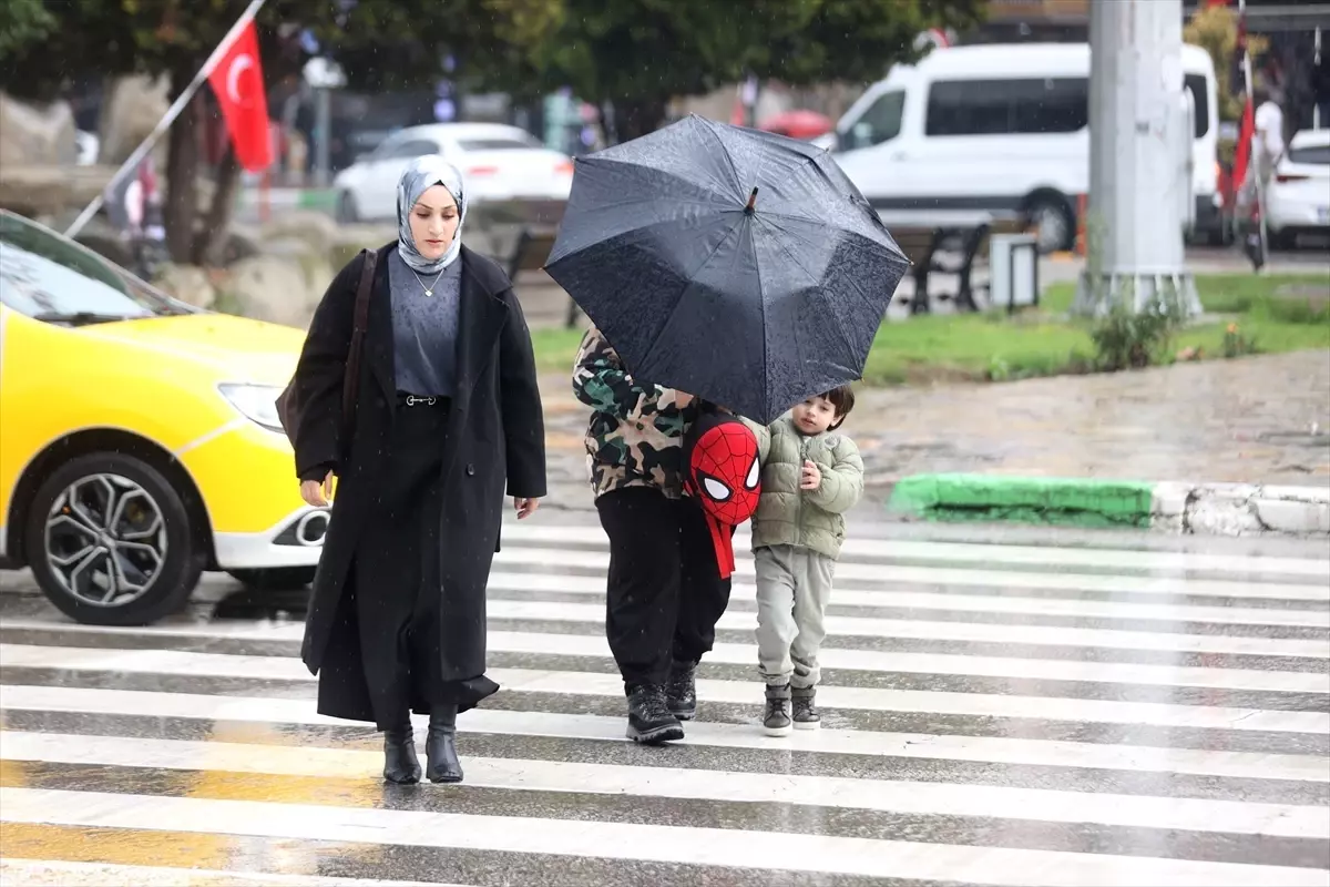 Edirne ve Kırklareli'nde Sağanak Etkili Oluyor
