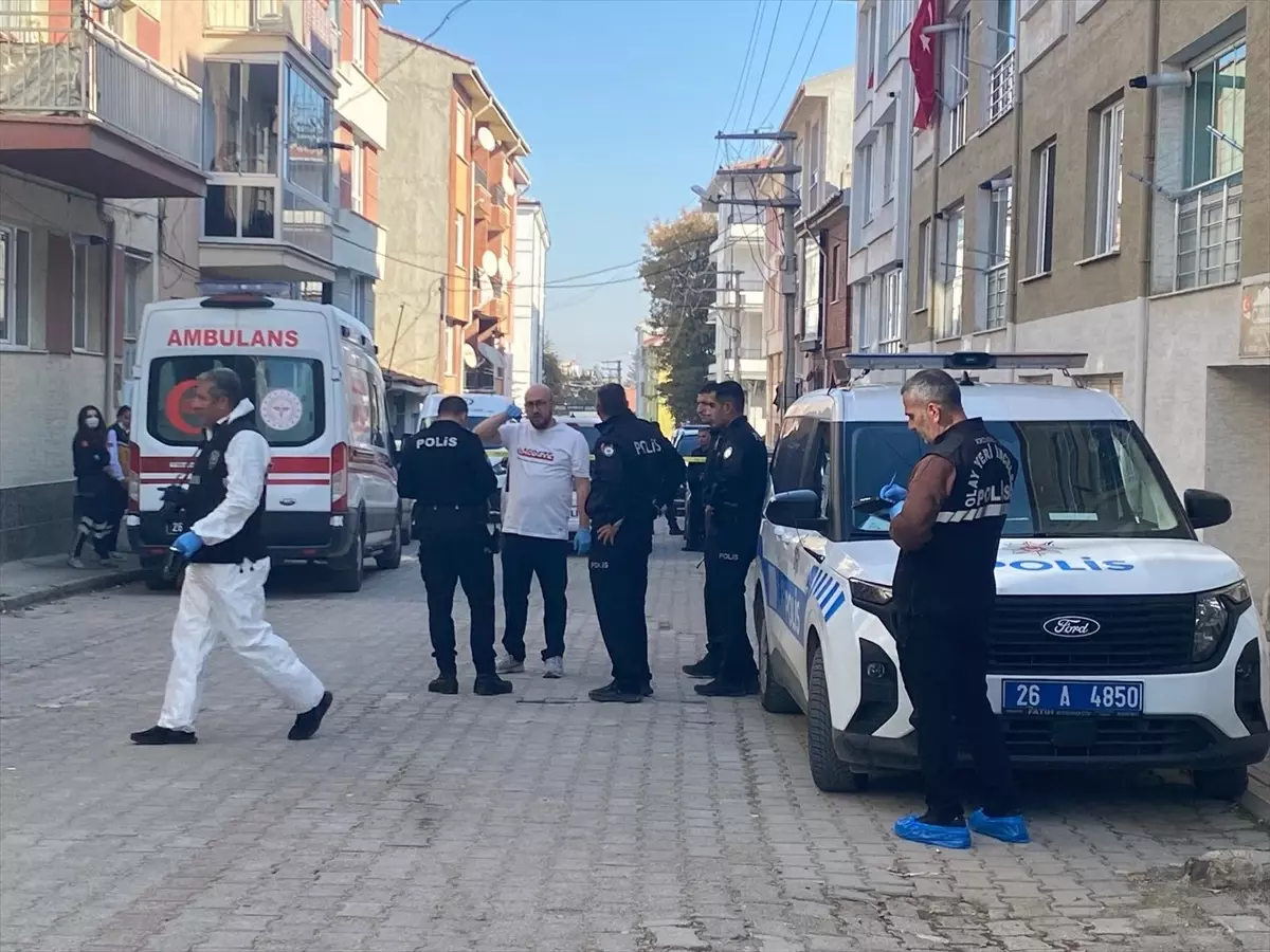 Eskişehir'de Bıçak Yarasıyla Ölü Bulunan Kadın