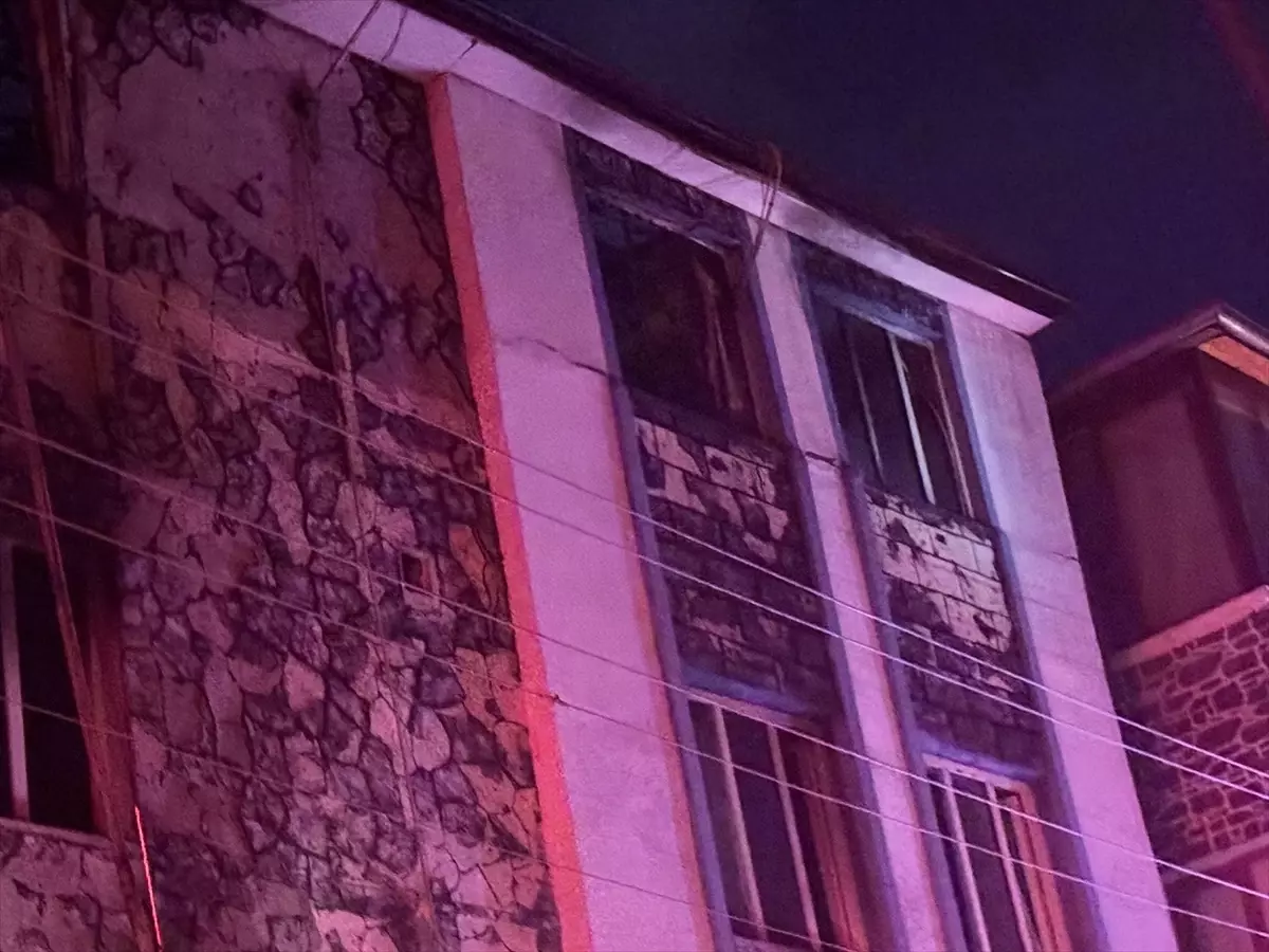 Gaziantep'te 4 Katlı Rezidansta Yangın Çıktı