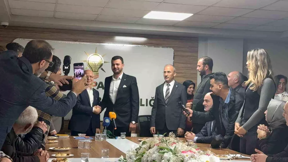 Bursa Gemlik'te AK Parti'ye 800 Yeni Üye Katıldı