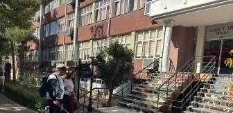 Görme Engelli Öğrenci Rahman Gazi Yaşar, Sınıf Arkadaşlarının Desteğiyle Başarıya Koşuyor