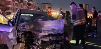 Antakya'da Otomobil ve Minibüs Çarpıştı: 11 Yaralı